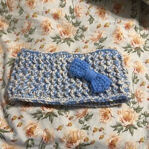 Elegant Blue and Cream Crochet Headband